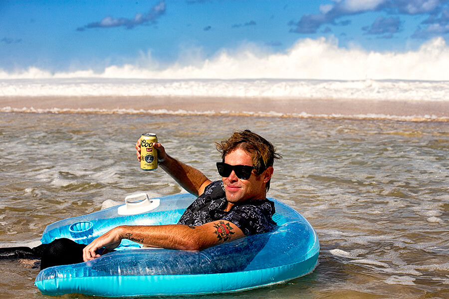Rippin' fins, tippin' tins - dylan enjoys a coldie at Pipeline